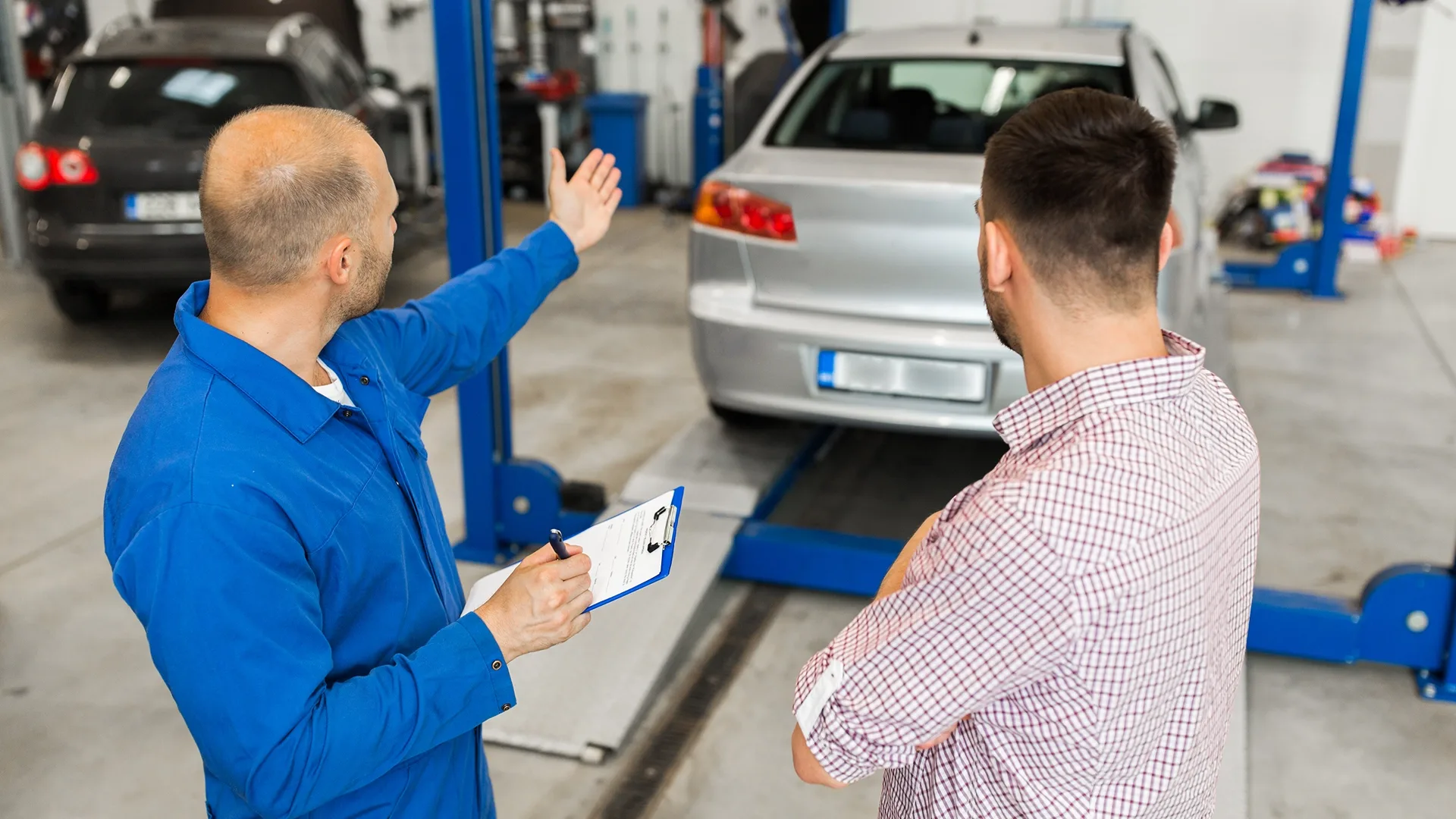 Vehicle inspection before cross-country car shipping photo
