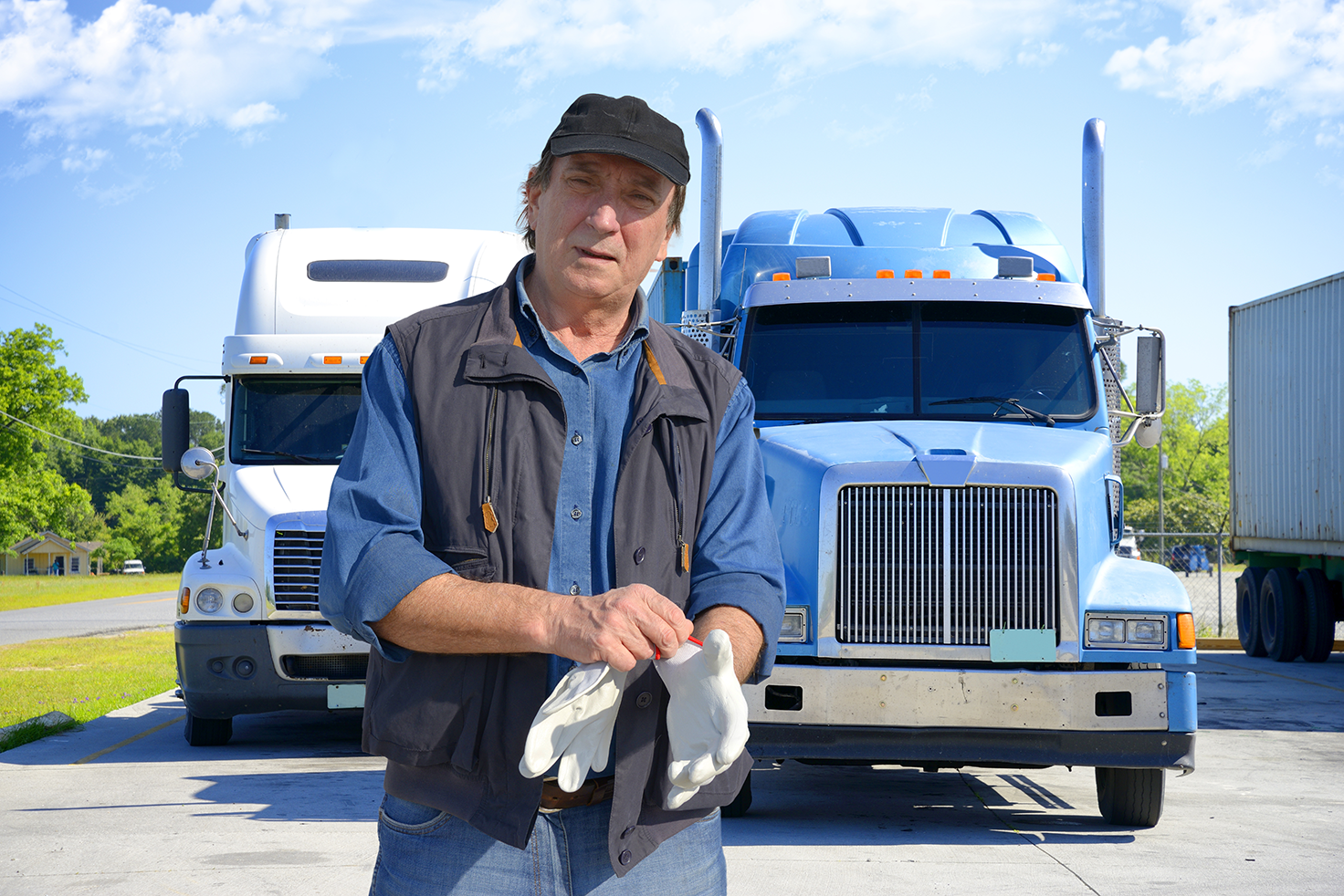 Truck Driver Retention in Auto Transportation vs Freight image