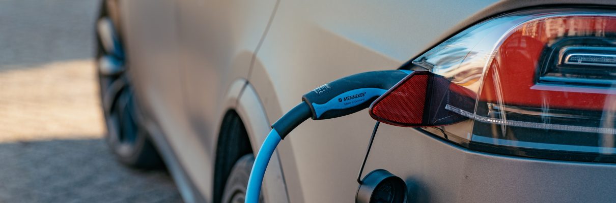 Is It Worth Buying an Electric Car in 2023 featured image
