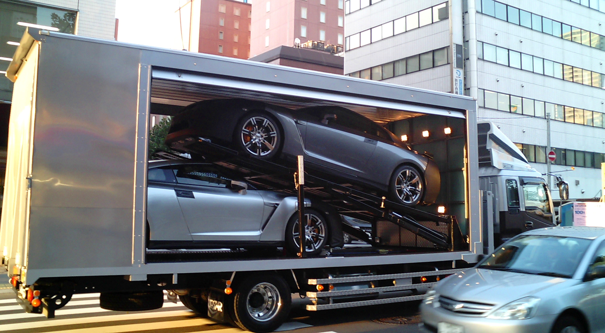 Enclosed Car Transport Cost: What You Need to Know Before Shipping image